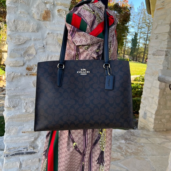 Coach Tatum CarryAll signature 40 handbag - Picture 6 of 11